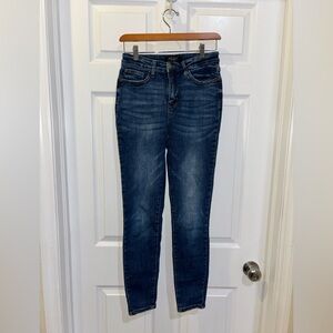 Judy Blue Style #82368 Mid-Rise Boyfriend Fit jean 7/28